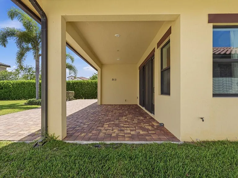 11760 Bayview Cir — Photo 54