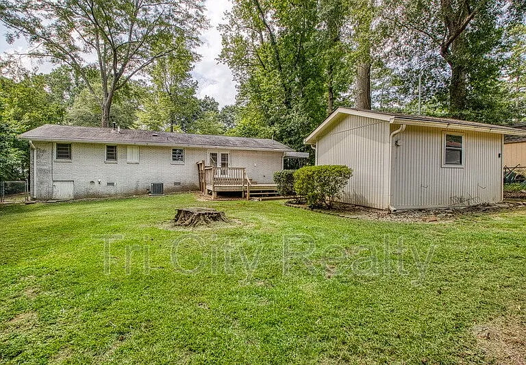 212 Hilltop Dr — Photo 37