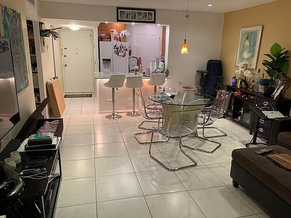 4th image of 401 Golden Isles Dr APT 1116