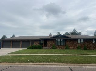 3004 Mach 1 Dr, Norfolk, NE 68701