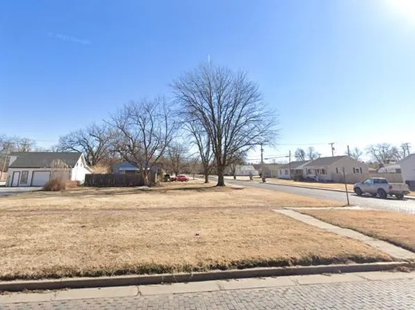 100 E 4th St, Ellinwood, KS 67526