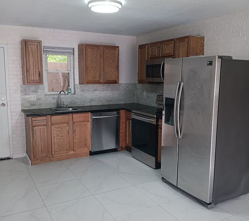 1st image of 1104 E Race Ave #B31