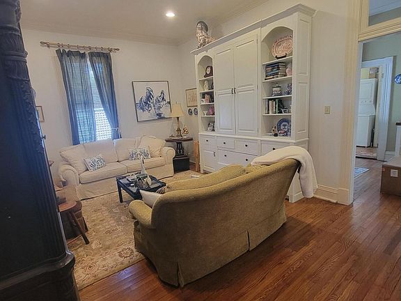 5th image of 910 Washington St