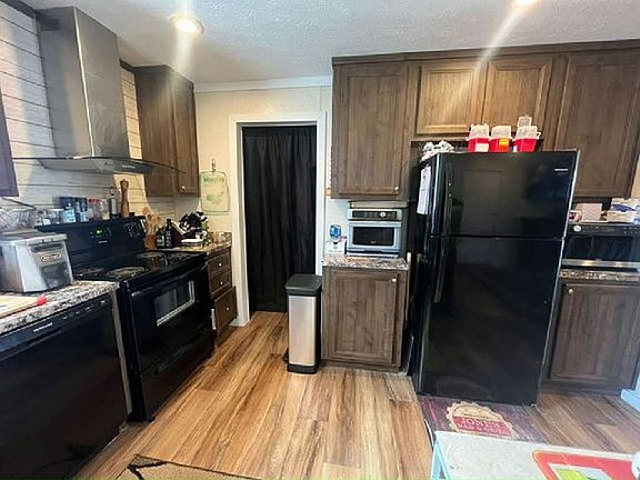 4th image of 244 Barrow St #617