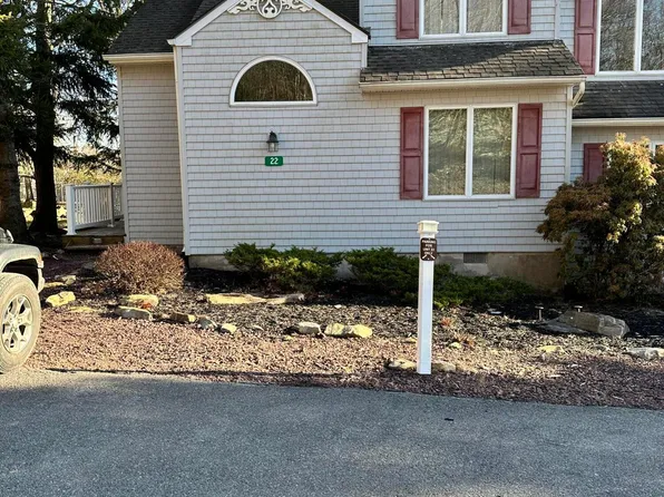 22 Mountainwoods Dr, Lake Harmony, PA 18624