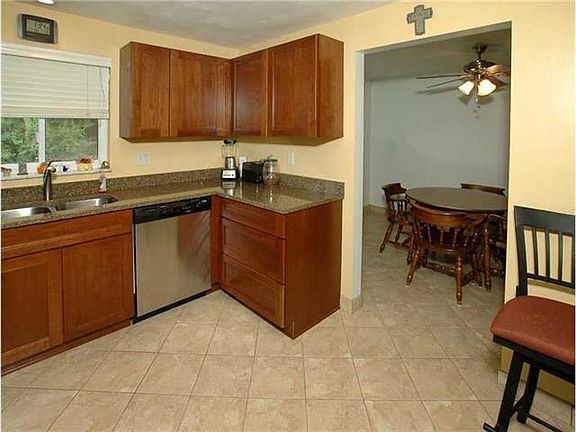 4th image of 105 Lincoln Ave