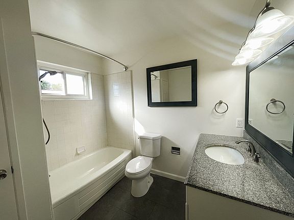 5th image of 2550 Arroyo Dr APT 8