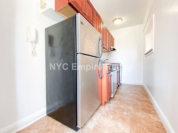 4th image of 301 E 38th St APT 8E