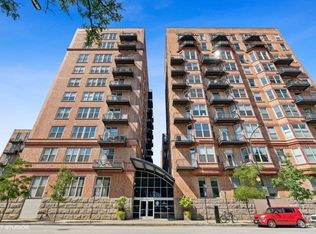 500 S Clinton St APT 528, Chicago, IL 60607