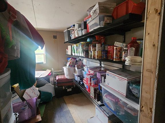 4th image of 400 Lowell Ave