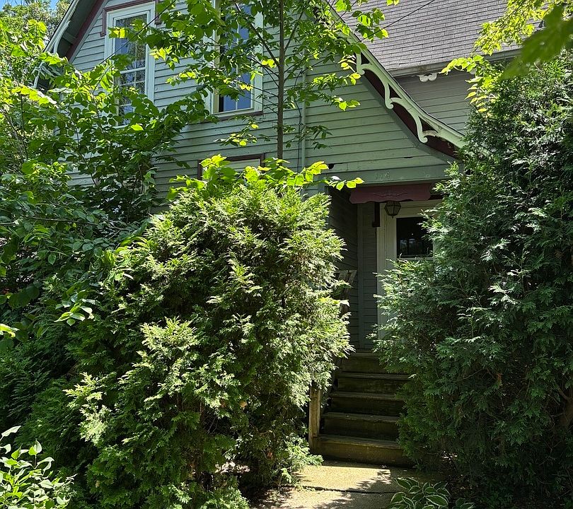 1st image of 114 E Brown St