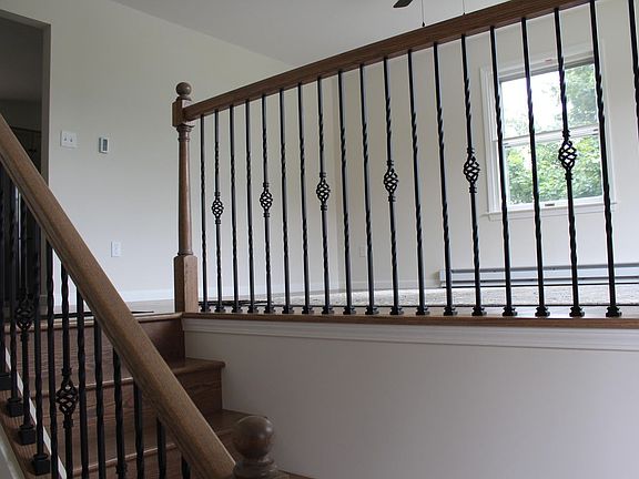 4th image of 108 Plum St
