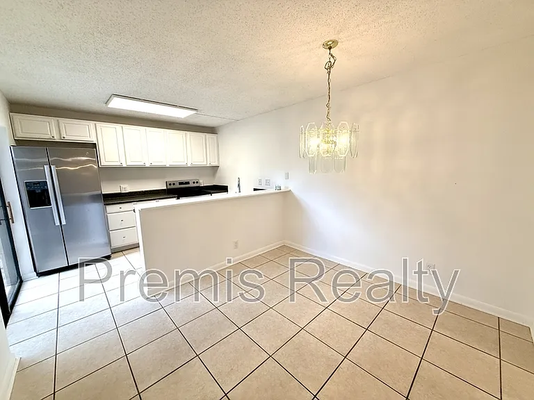 2607 6th Ct #1 — Photo 4