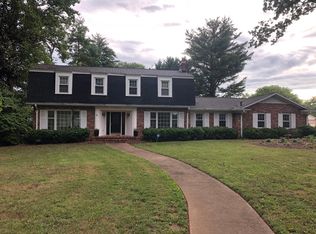 2 Pilgrims Point Rd, Greenville, SC 29615