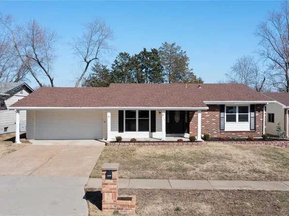 2550 Wesglen Estates Dr, Maryland Heights, MO 63043