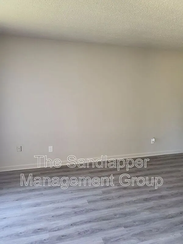2 bed, 1.5 bath, 1000 sqft, $1,600 — Photo 3