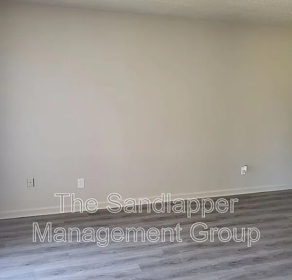 126 Langley Dr #B — Photo 3
