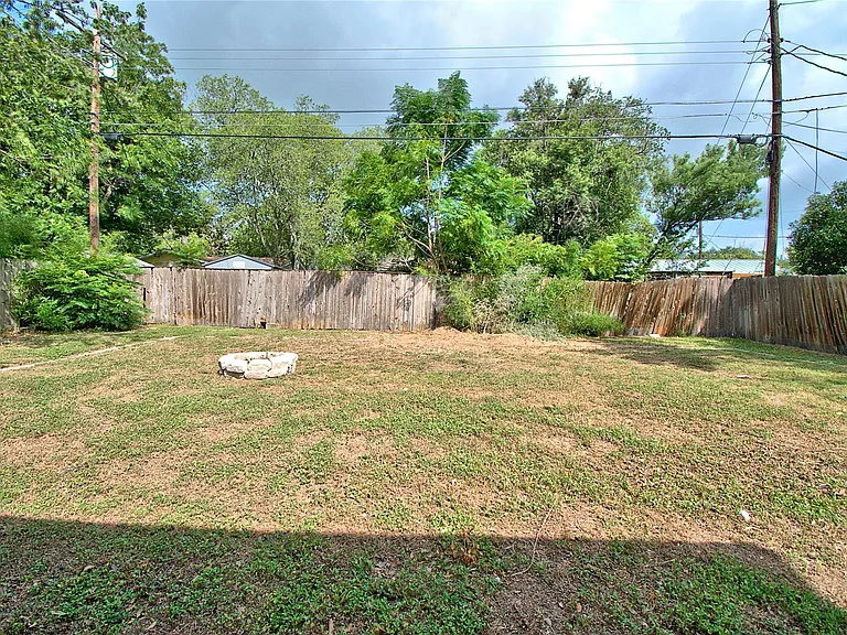 2604 Sherwood Ln — Photo 21