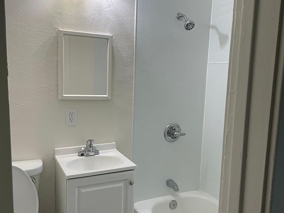 5th image of 1030 N Raymond Ave APT 4A