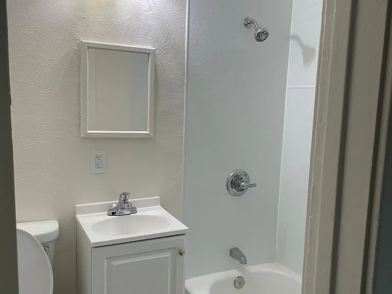 1030 N Raymond Ave #4A — Photo 5