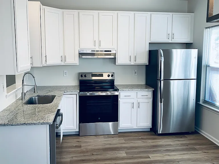 206 Thomas Ln S — Photo 5