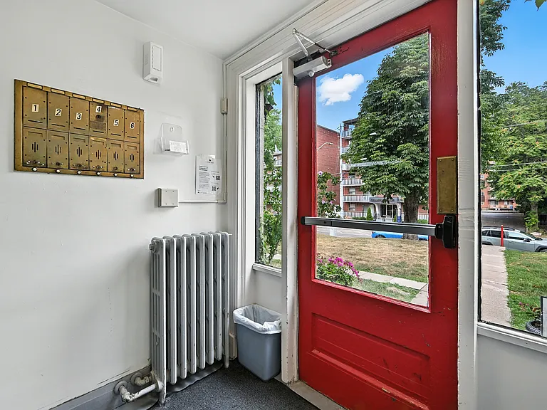 27 Herkimer St #301 — Photo 6