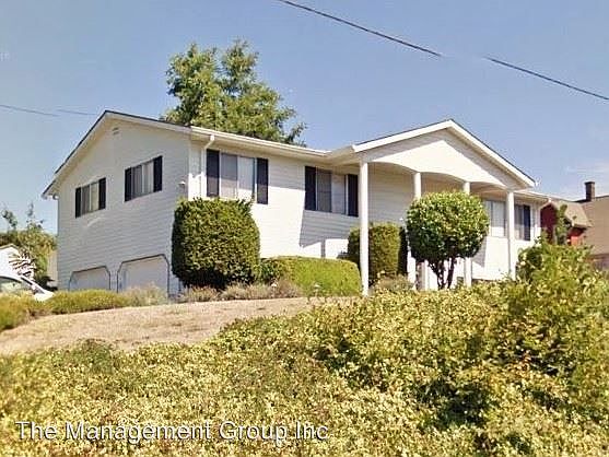 1st image of 3904 NE 39th St
