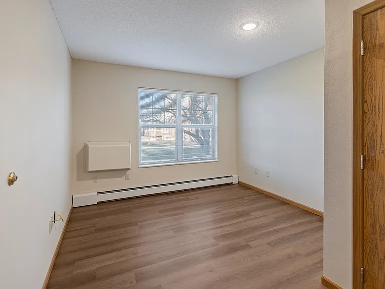 Kenyon Garden Apartments — Photo 23