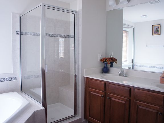 2nd image of 22054 Dilworth Sq