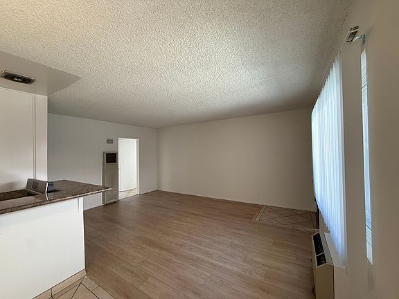 2nd image of 615 E Magnolia Blvd #D