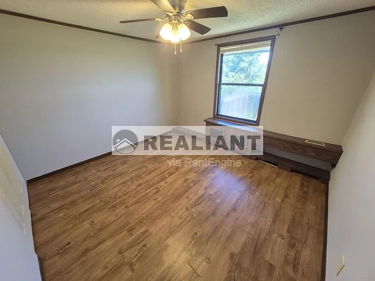406 Amhurst Dr — Photo 7