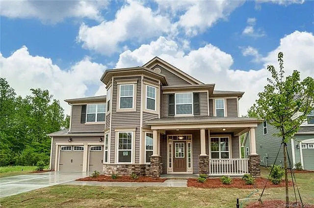 4 bed, 2.5 bath, 3451 sqft, $900 — Photo 1