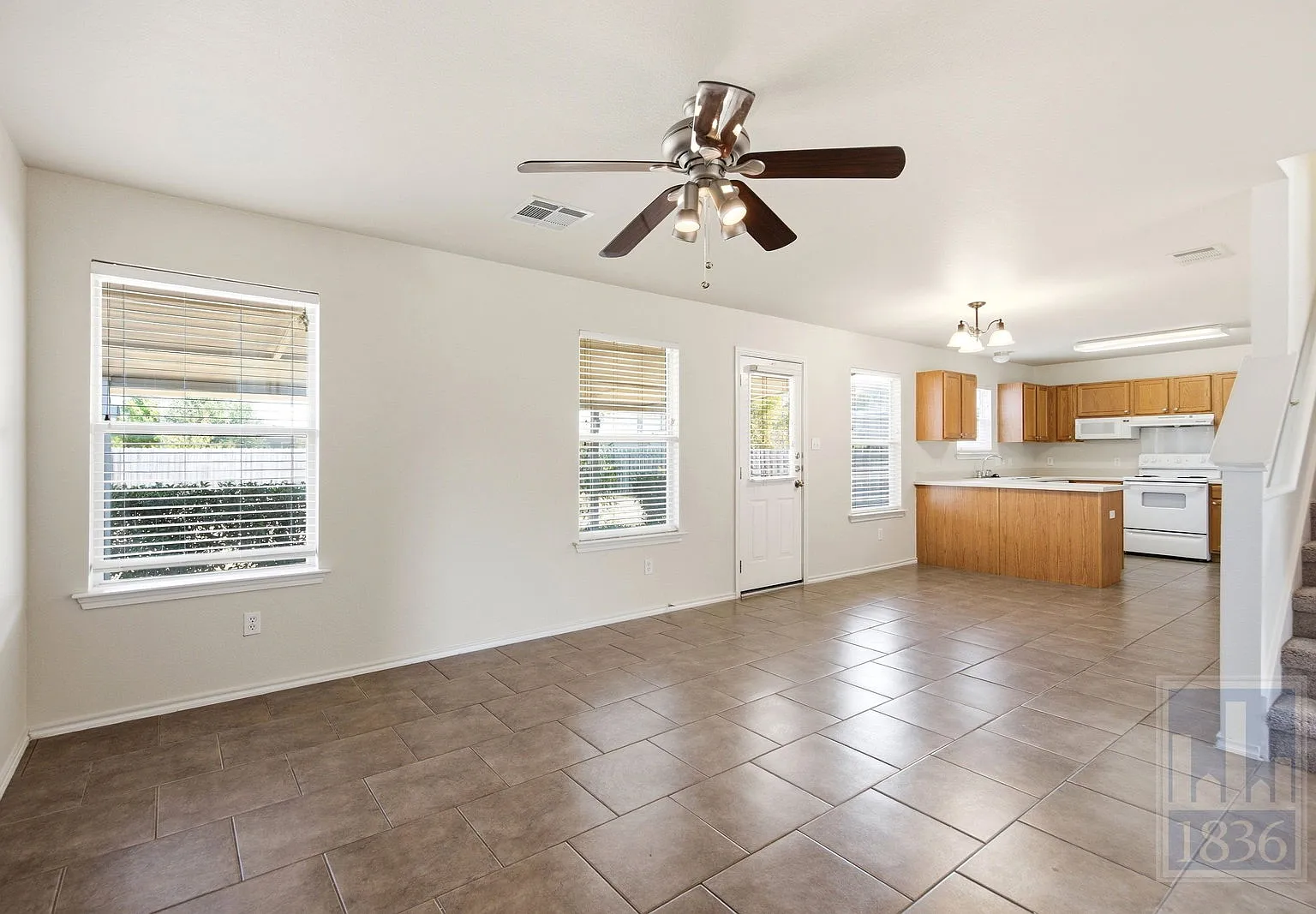 3 bed, 2.5 bath, 1870 sqft, $1,900 — Photo 3