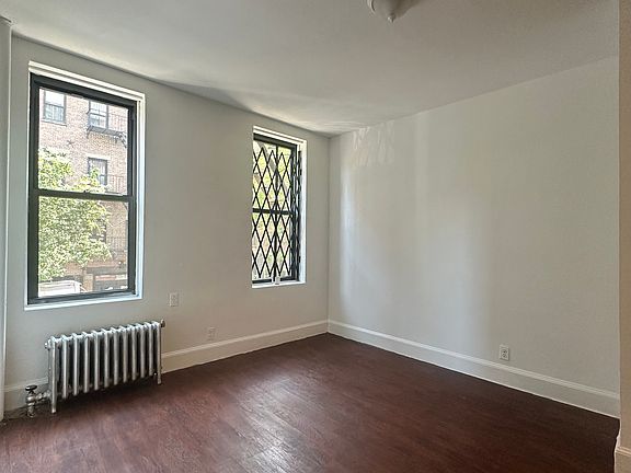 3rd image of 454 W 45th St APT 2FW