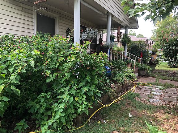2nd image of 808 Sidney St