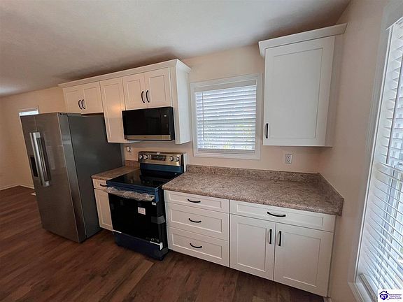 4th image of 219 Henry St