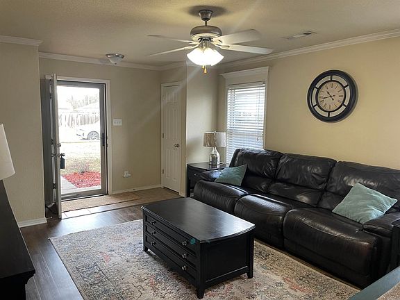 5th image of 416 Saunders Dr