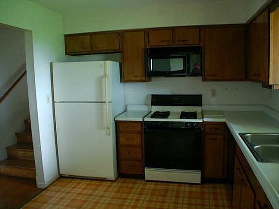 4th image of 2225 Center Valley Dr