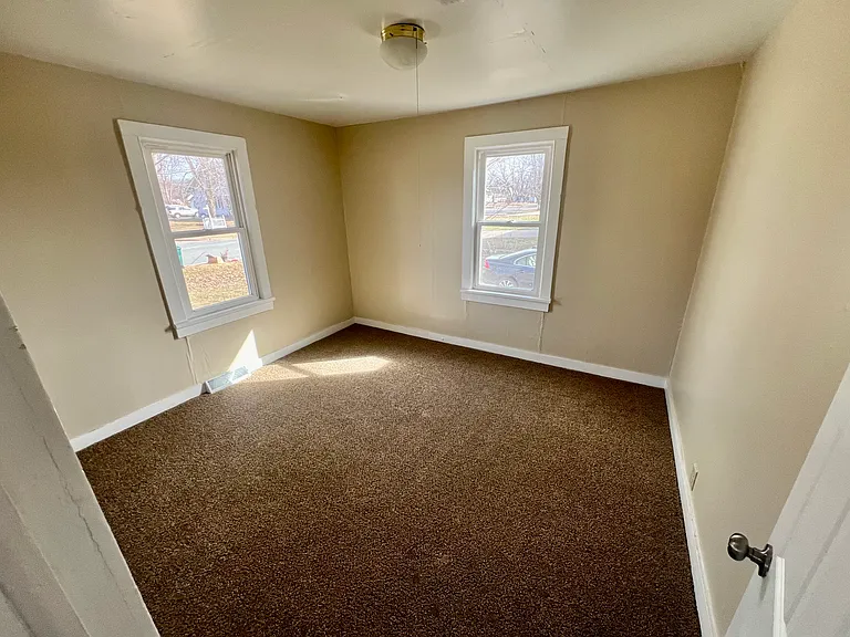 225 Baldwin St — Photo 5
