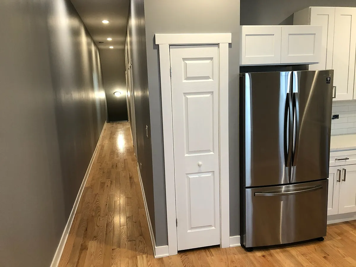 Building Photo - 5521 S Dorchester Ave #1