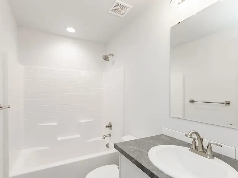 765 SW Alpha St — Photo 15