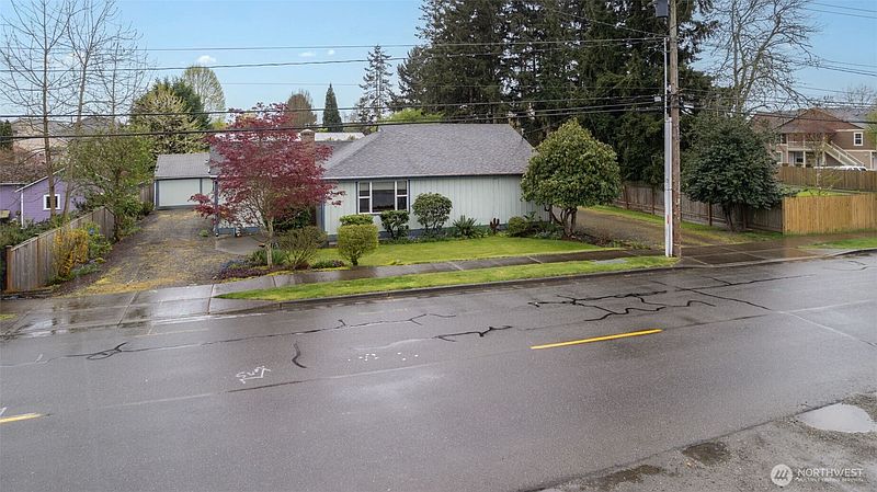 2nd image of 15120 Elm Street E