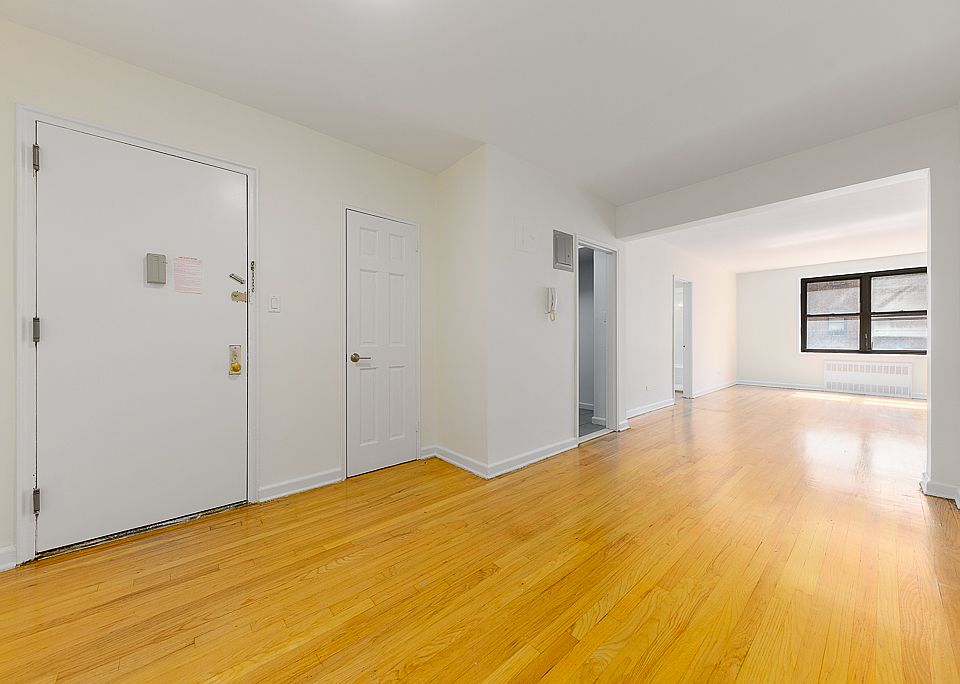 2nd image of 3415 Parsons Blvd APT 3F