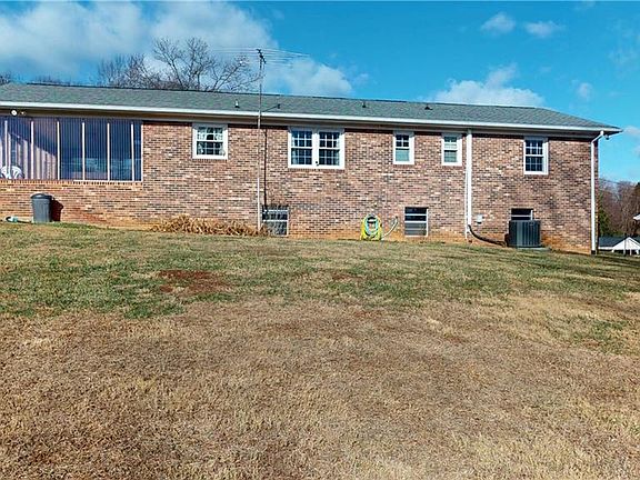4th image of 165 Noonkester Dr