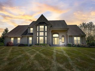 1091 Oak Cir, Pewaukee, WI 53072