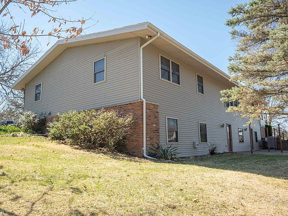 5th image of 905 Le Claire St