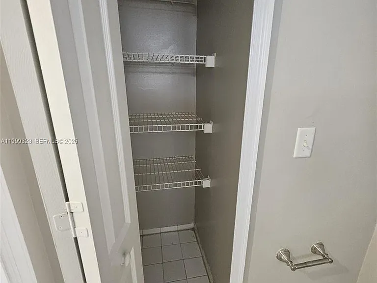 2527 W 76th St #208 — Photo 20