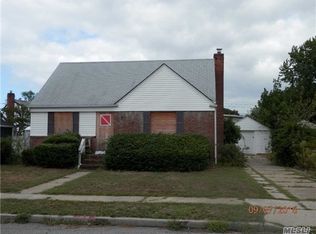 713 Windsor Rd, Uniondale, NY 11553