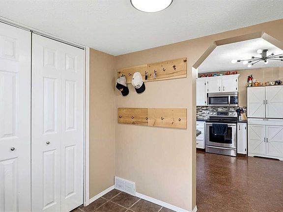 4th image of 829 W 20th St #17
