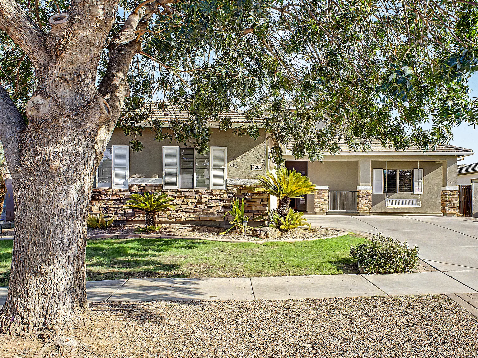 4 bed, 3074 sqft, $3,795 — Photo 2